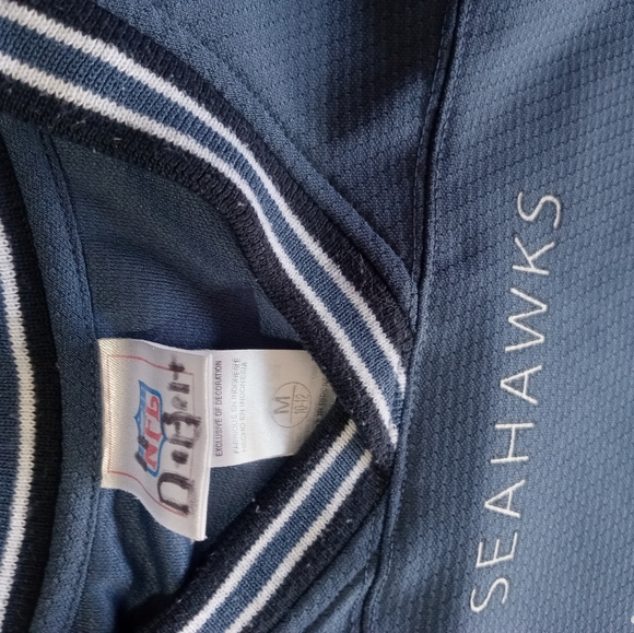 Seahwaks youth jersey like shirt size medium (10-12) - Picture 3 of 3